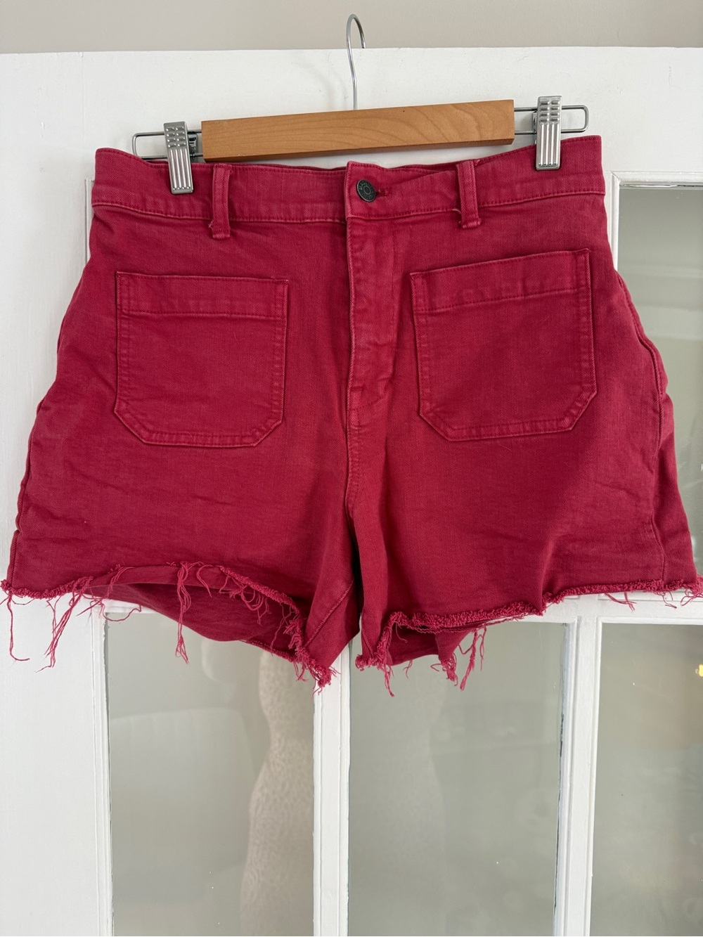 Madewell High-Rise Distressed Raw-Hem Women's Shorts in Deep Raspberry
